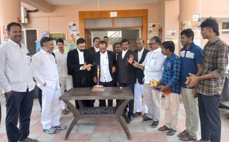 సీనియర్ న్యాయవాది పుట్టిన రోజు వేడుకలు