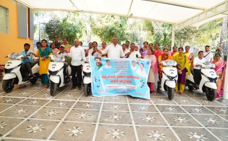 దివ్యాంగులకు ఎలక్ట్రికల్ వాహనాల పంపిణీ