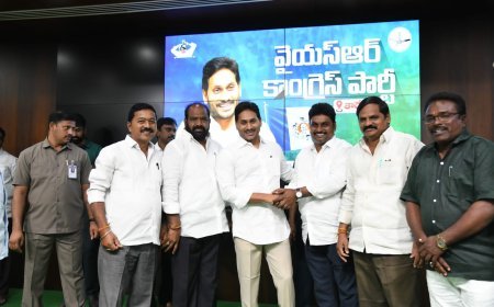 వైఎస్ఆర్ కాంగ్రెస్ పార్టీ అధినేత వైయస్ జగన్మోహన్ రెడ్డి ని కలిసిన వైఎస్ఆర్ సీపీ ఇన్-ఛార్జ్ తన్నీరు నాగేశ్వరరావు