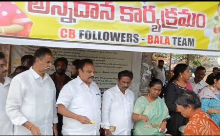 ఎమ్మెల్యే దంపతుల వివాహ వార్షికోత్సవం అన్నదానం ఏర్పాటు చేసిన అభిమానులు