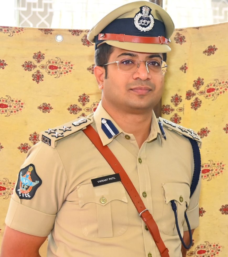 కర్నూలు జిల్లా ప్రజలకు సంక్రాంతి పండుగ శుభాకాంక్షలు.    డిఐజి, కర్నూలు జిల్లా  ఇన్ చార్జ్  ఎస్పీ విక్రాంత్ పాటిల్  ఐపియస్ .