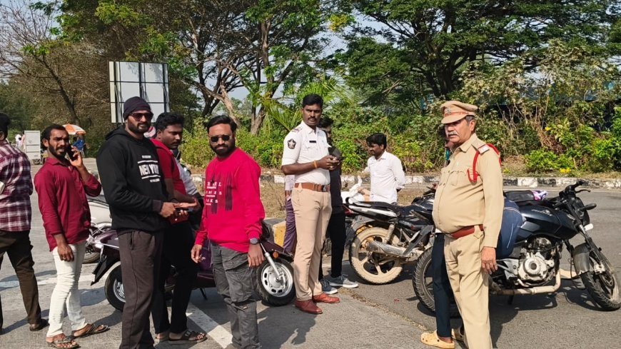 హైవే పై ప్రమాదాల నివారణకు హెల్మెంట్ తప్పని సరి - ట్రాఫిక్ యస్ఐ ఆర్ శ్రీనివాసరావు