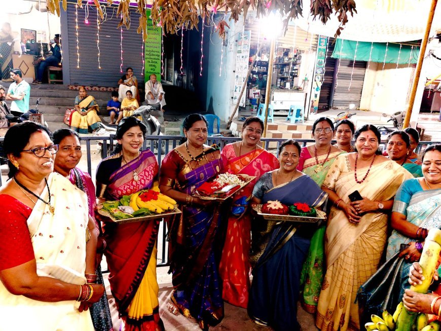 తిరుపతమ్మ అమ్మవారికి సారె సమర్పించిన విమలాభాను 