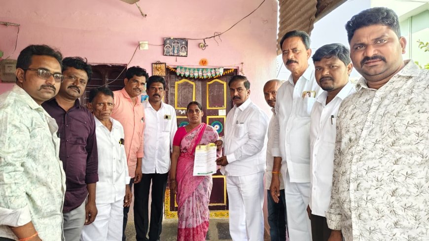 సీఎం రిలీఫ్ ఫండ్ చెక్కుల పంపిణీ ఎమ్మెల్యే శ్రీరాం రాజగోపాల్ తాతయ్య 