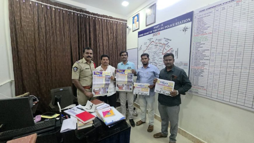 లక్ష్యం దినపత్రిక ఆవిష్కరణ ఎస్‌ఐ వై.వి. శాతకర్ణి