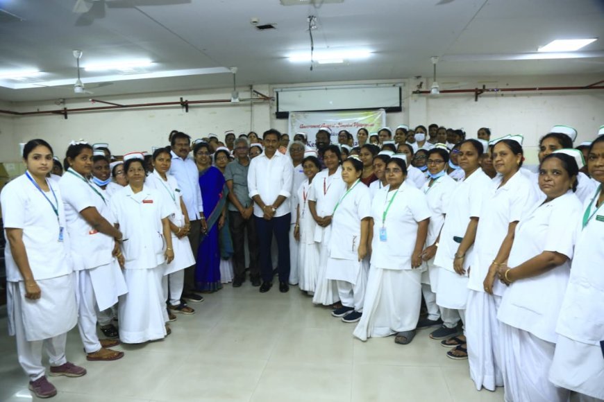 ప్ర‌భుత్వాసుప‌త్రిలో న‌ర్సింగ్ సిబ్బందితో ఎంపీ కేశినేని శివ‌నాథ్ స‌మావేశం, .. .త‌మ స‌మ‌స్య‌ల‌పై ఎంపీ కేశినేని శివ‌నాథ్ కి విన‌తి ప‌త్రం అంద‌జేత