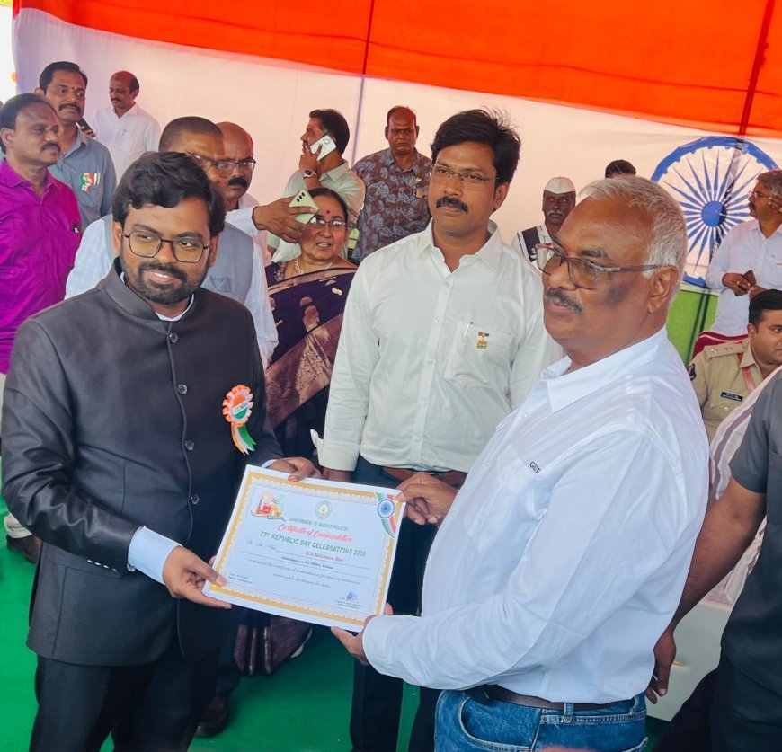 విశిష్ట సేవా పురస్కారాన్ని అందుకున్న కర్లపాటి వెంకట శ్రీనివాసరావు