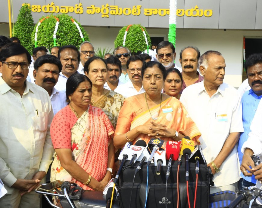 రాజ్యాంగ స్పూర్తితో ముందుకెళ్లాలి టిడిపి ఎన్టీఆర్ జిల్లా అధ్య‌క్షురాలు గ‌ద్దె అనురాధ