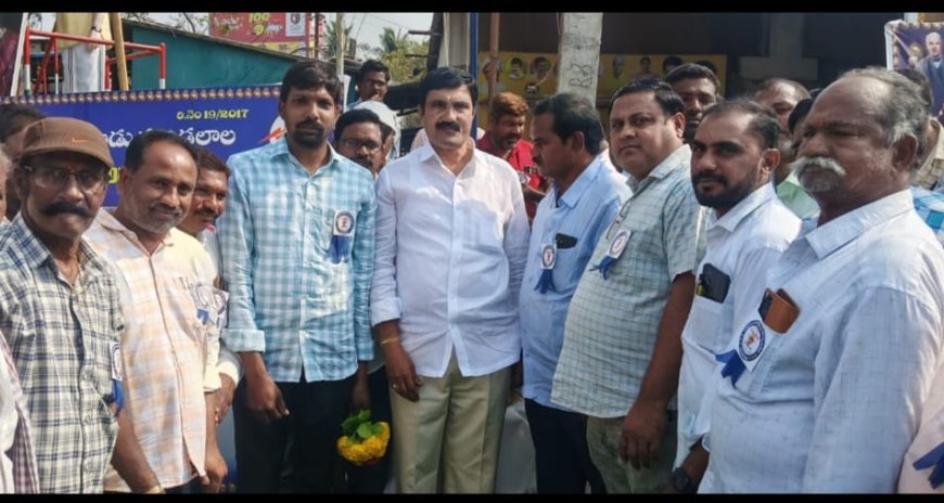 నేషనల్ ఎలక్ట్రిషన్ డే వేడుకలు జెండా ఆవిష్కరించిన కోగంటి