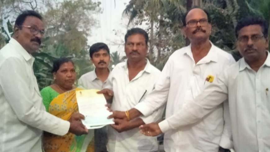 సీఎం ఆర్ ఎఫ్ చెక్కును అందజేసిన కూటమి నాయకులు