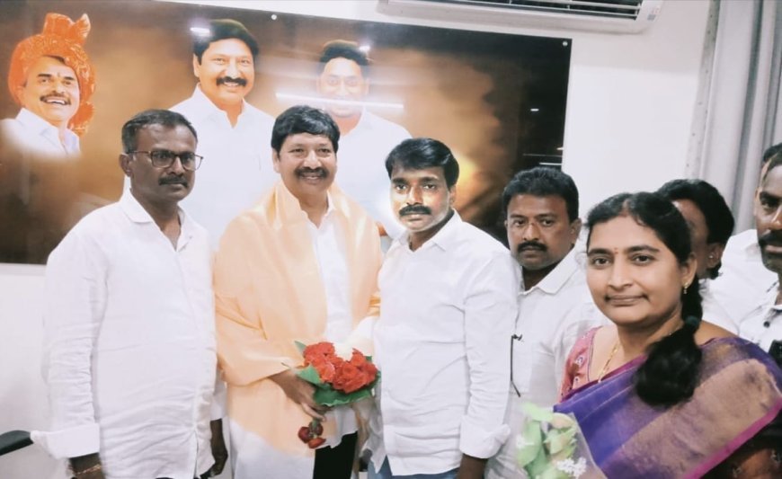 జైలు నుంచి విడుదలైన మాజీమంత్రి జోగి రమేష్ కు తివూరు వైఎస్ఆర్సిపి నాయకుల మర్యాదపూర్వక భేటీ