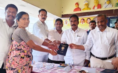 కొత్త పట్టాదారు పాస్ పుస్తకాలు అందజేత