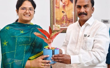 శ్రీని సత్కరించిన ఎమ్మెల్యే శ్రీరాం రాజగోపాల్  (తాతయ్య )