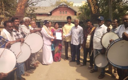 డప్పు కళాకారులకు గుర్తింపు కార్డులో మంజూరు చెయ్యాలి.పెన్షన్ నమోదుకు ఆన్లైన్ వెంటనే ప్రారంభించాలి.