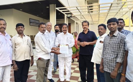 సీఎం రిలీఫ్ ఫండ్ చెక్కును అందజేసిన ఎమ్మెల్యే శ్రీరాం రాజగోపాల్ (తాతయ్య) 