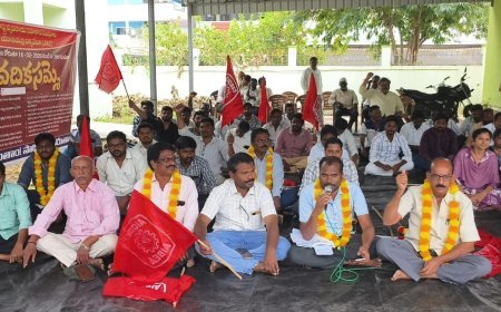 సహకార సంఘాల ఉద్యోగుల నిరవధిక సమ్మె