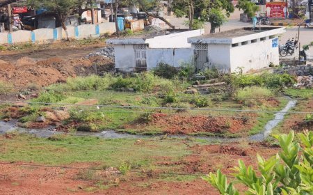 దుర్గంధభరితంగా మారిన బస్ స్టేషన్ ప్రయాణికుల ఆవేదన