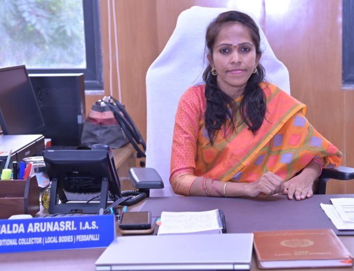 ఎన్నికల విధుల్లో ఉన్న ఉద్యోగులకు పోస్టల్ బ్యాలెట్ సదుపాయం