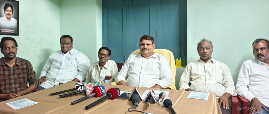 సమాజ సేవలో నడిమి తిరువూరు సహకార సంఘం ముందంజ