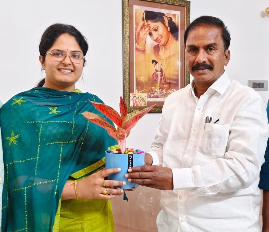 శ్రీని సత్కరించిన ఎమ్మెల్యే శ్రీరాం రాజగోపాల్  (తాతయ్య )