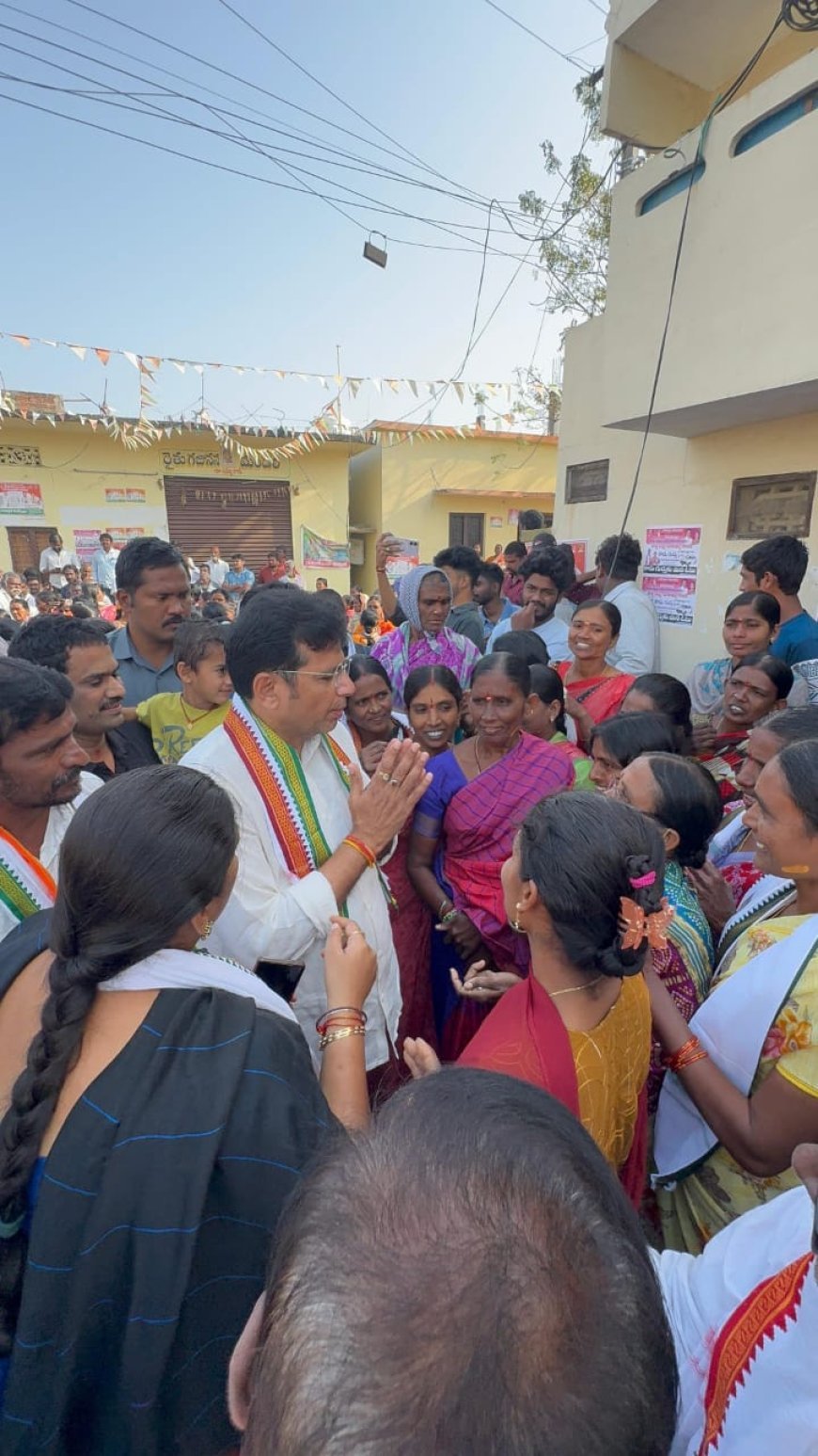 మున్సిపల్ ఎన్నికల ప్రచారంలో మంత్రి శ్రీధర్ బాబు మంథని మున్సిపల్ లో కాంగ్రెస్ పార్టీ జెండా ఎగరవేస్తాం