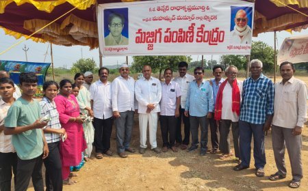 భక్తులకు మజ్జిగ, లస్సీ పంపిణీ