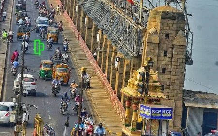 కృష్ణా నదిపై నిర్మించిన ప్రకాశం బ్యారేజీ ఆంధ్రప్రదేశ్ రాష్ట్రానికే మణిహారం వంటిది