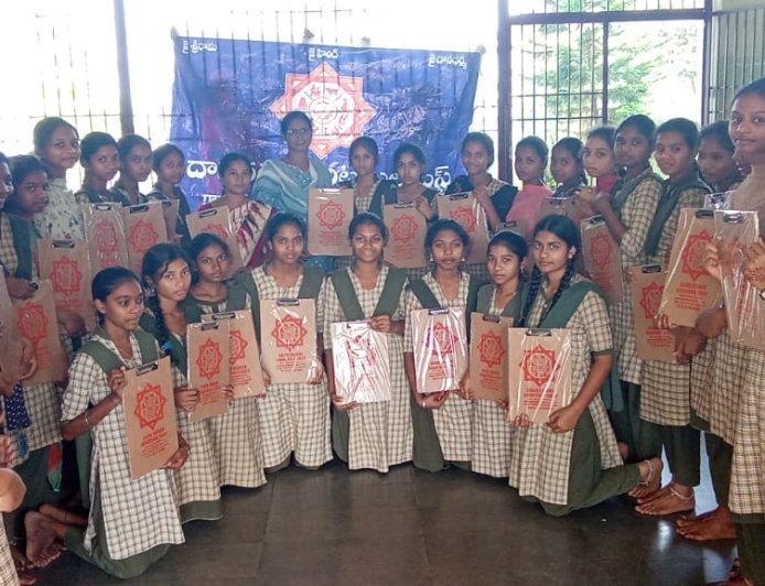 దానధర్మ చారిటబుల్ ట్రస్ట్ ఆధ్వర్యంలో పదో తరగతి