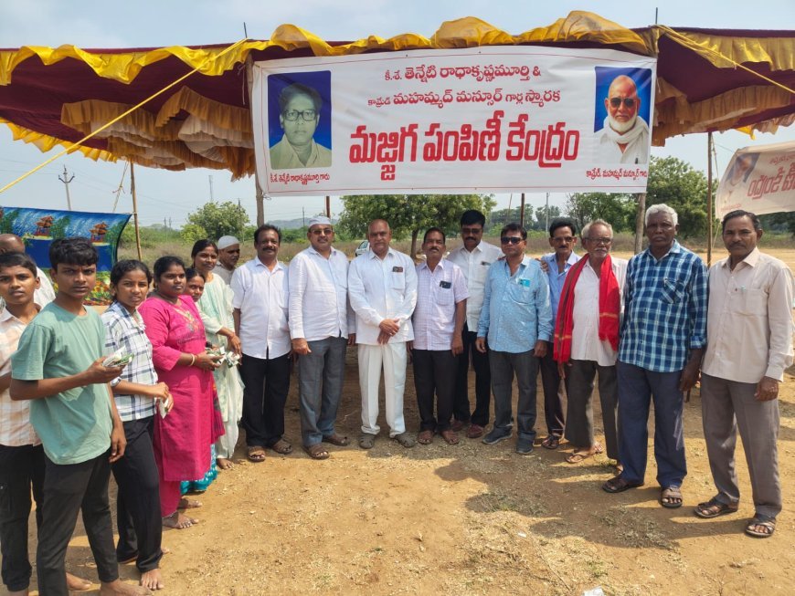 భక్తులకు మజ్జిగ, లస్సీ పంపిణీ