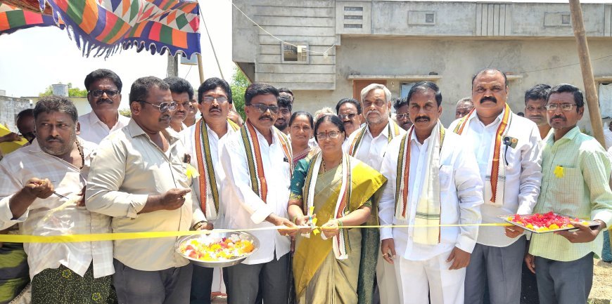 కాకరవాయిలో సిమెంట్ రోడ్లను ప్రారంభించిన ఎమ్మెల్యే