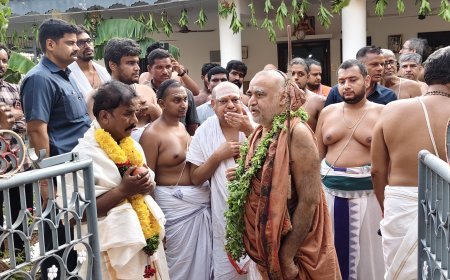కంచి కామకోటి పీఠాధిపతికి ఘన స్వాగతం