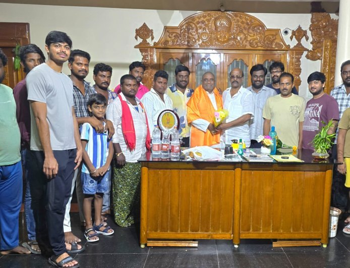 యువత రాజకీయాల్లోకి వచ్చి ప్రజలకు సేవ చేస్తూ సమాజానికి ఆదర్శంగానిలవాలి .తెదేపా జాతీయ ఉపాధ్యక్షులు వై.వి.బి. రాజేంద్రప్రసాద్