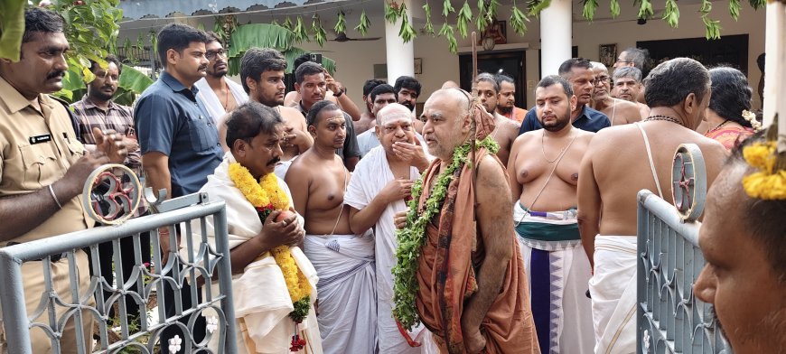 కంచి కామకోటి పీఠాధిపతికి ఘన స్వాగతం