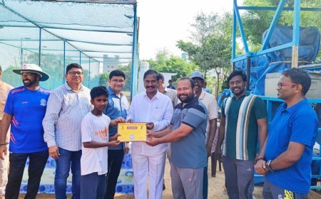 ఎన్టీఆర్ భరోసా పెన్షన్లను అందజేసిన ఎమ్మెల్యే శ్రీరాం రాజగోపాల్ (తాతయ్య) 