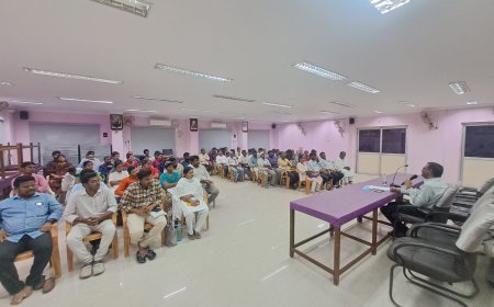 సెక్రటరీలు సచివాలయాల్లో అందుబాటులో ఉండాలి
