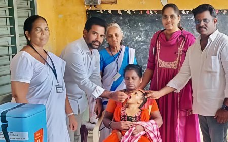 తిరువూరులో చిన్నారులకు పోలియో చుక్కలు వేసిన మోదుగు ప్రసాద్