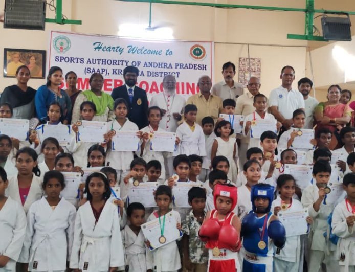 హనుమాన్ జంక్షన్‌లో ఘనంగా సమ్మర్ కోచింగ్ క్యాంప్ ముగింపు వేడుకలు