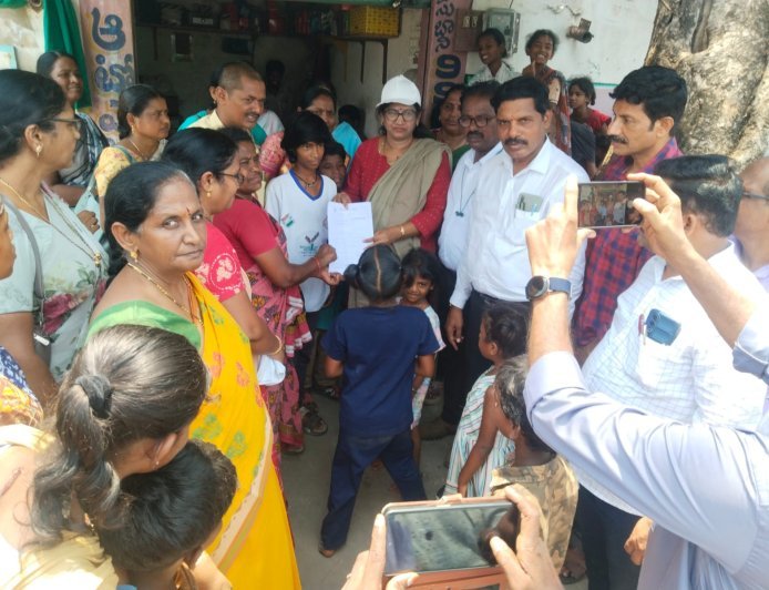 ఇంటింటికీ బడి పిలుస్తుంది