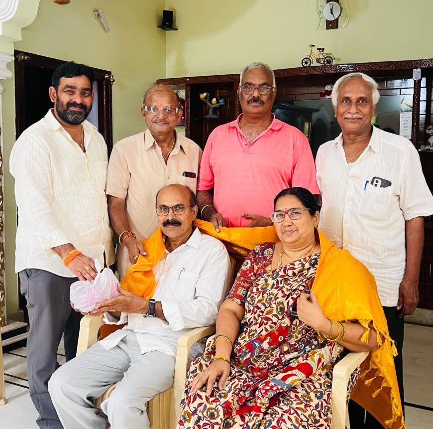 రక్తదాతల ఇళ్లకు వెళ్లి సత్కరించిన రెడ్ క్రాస్ సొసైటీ