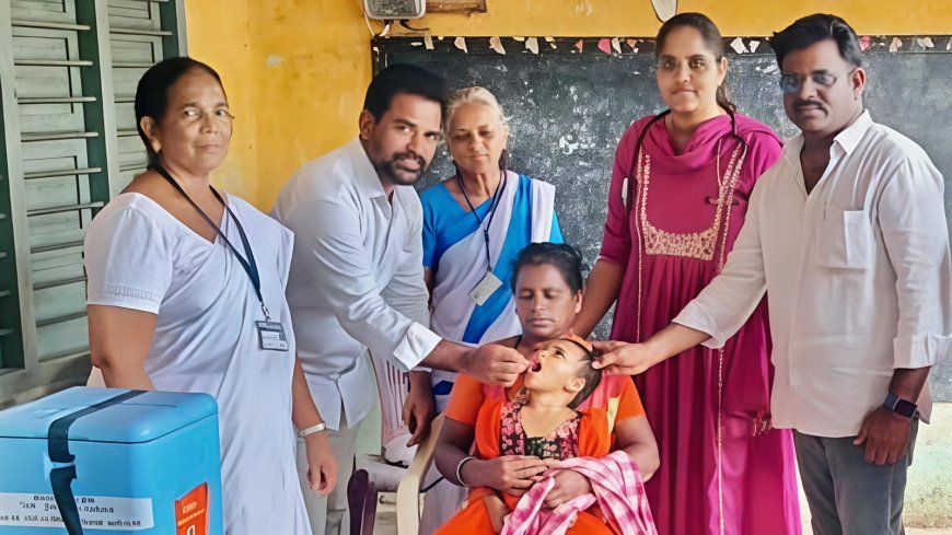 తిరువూరులో చిన్నారులకు పోలియో చుక్కలు వేసిన మోదుగు ప్రసాద్