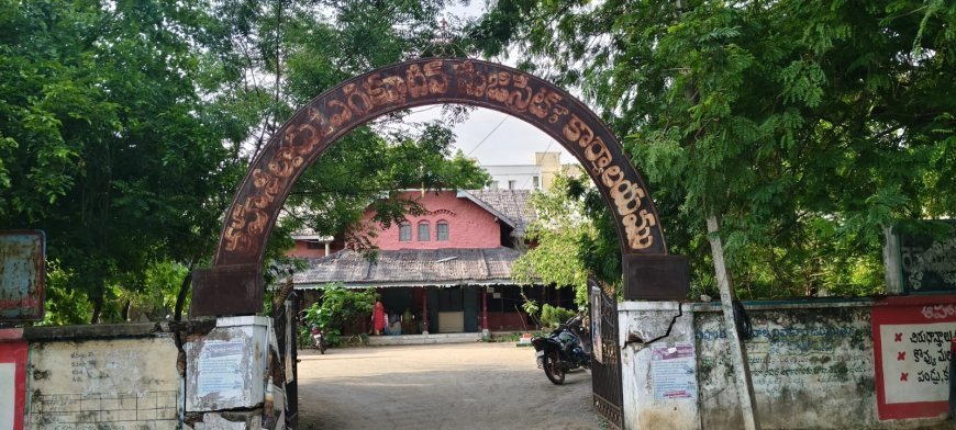 ఎమ్మార్వో కార్యాలయంలో ప్రజలకు తాగునీరు ఫ్యాన్ల కొరత ఎండల్లో అవస్థలు పడుతున్న ప్రజలు